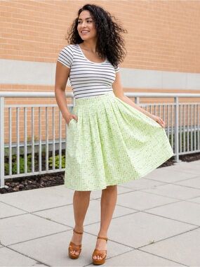 ModCloth Imagine Possibilities Green Gingham
Floral Skirt Size 8